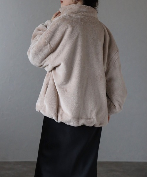 Fizz(フィズ)の「【Fizz/フィズ】 フェイクファー スタンドカラーブルゾン(ブルゾン・レディース・モカ/グレイッシュベージュ/ブラック/アイボリー・M)」の7枚目の写真