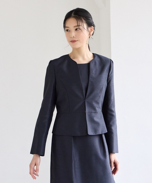 AIMER(エメ)の「ノーカラーシャンタンペプラムジャケット(ノーカラージャケット・レディース・ベージュ/ネイビー・MEDIUM/LARGE)」の5枚目の写真