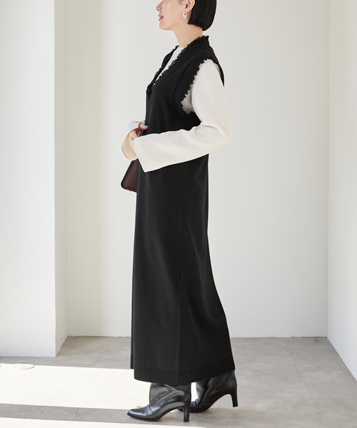 VERMEIL par iena(ヴェルメイユパーイエナ)の「woolmix フリルリブニットワンピース(ワンピース・レディース・ブラック/チャコールグレー・FREE)」の5枚目の写真