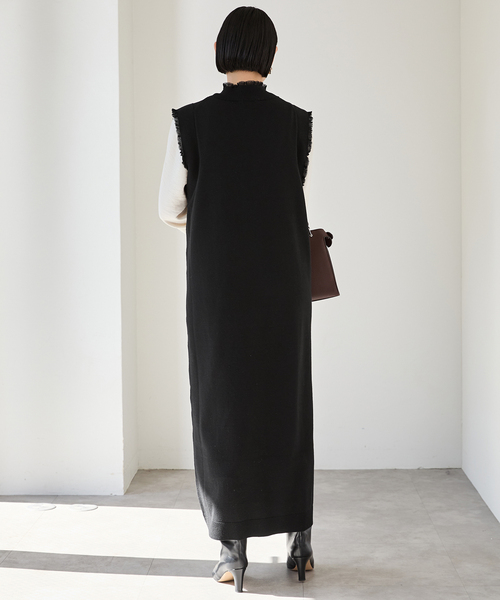 VERMEIL par iena(ヴェルメイユパーイエナ)の「woolmix フリルリブニットワンピース(ワンピース・レディース・ブラック/チャコールグレー・FREE)」の6枚目の写真