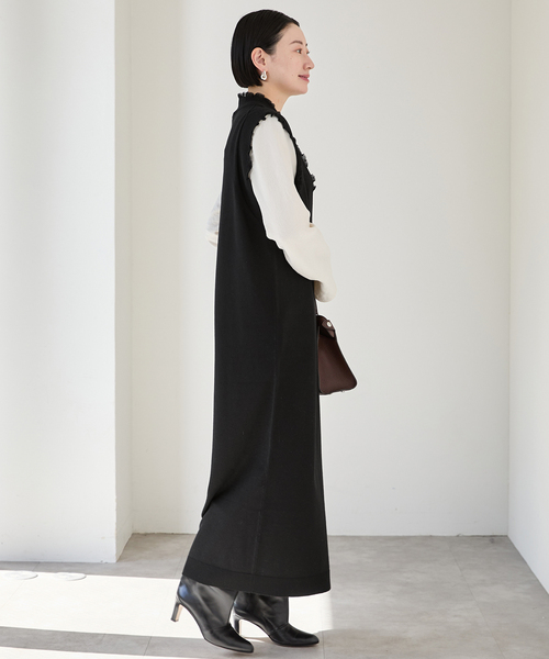 VERMEIL par iena(ヴェルメイユパーイエナ)の「woolmix フリルリブニットワンピース(ワンピース・レディース・ブラック/チャコールグレー・FREE)」の7枚目の写真