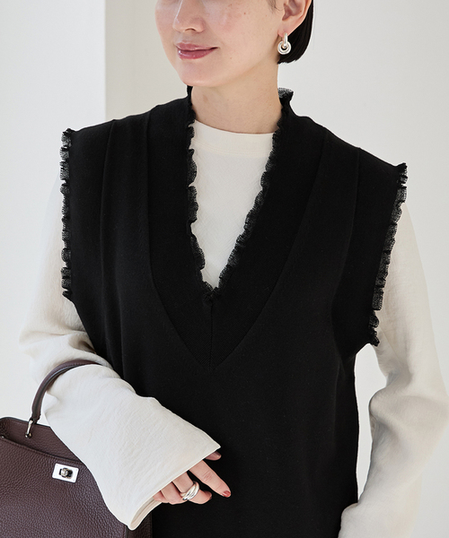 VERMEIL par iena(ヴェルメイユパーイエナ)の「woolmix フリルリブニットワンピース(ワンピース・レディース・ブラック/チャコールグレー・FREE)」の8枚目の写真