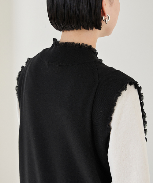 VERMEIL par iena(ヴェルメイユパーイエナ)の「woolmix フリルリブニットワンピース(ワンピース・レディース・ブラック/チャコールグレー・FREE)」の9枚目の写真