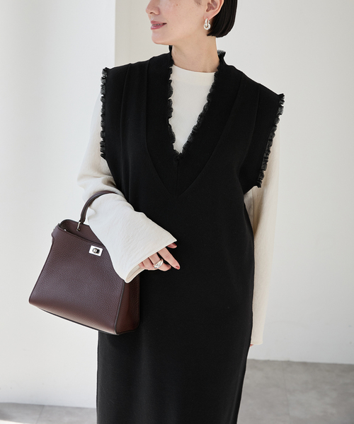 VERMEIL par iena(ヴェルメイユパーイエナ)の「woolmix フリルリブニットワンピース(ワンピース・レディース・ブラック/チャコールグレー・FREE)」の10枚目の写真