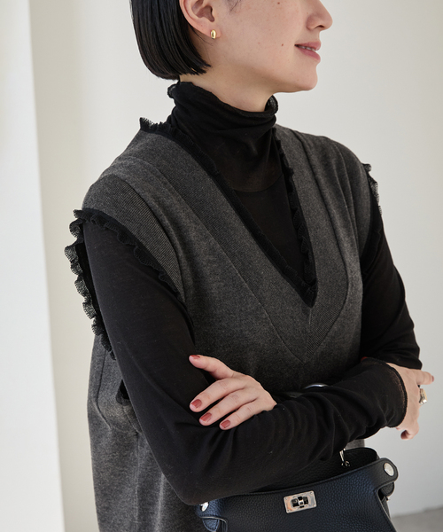 VERMEIL par iena(ヴェルメイユパーイエナ)の「woolmix フリルリブニットワンピース(ワンピース・レディース・ブラック/チャコールグレー・FREE)」の16枚目の写真