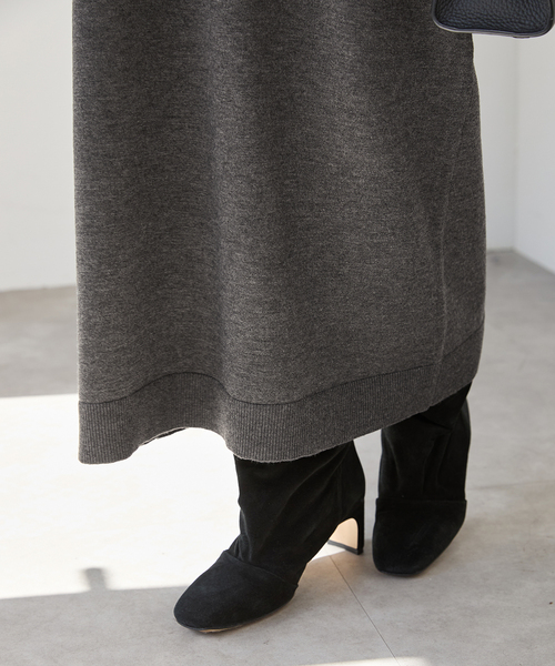 VERMEIL par iena(ヴェルメイユパーイエナ)の「woolmix フリルリブニットワンピース(ワンピース・レディース・ブラック/チャコールグレー・FREE)」の17枚目の写真