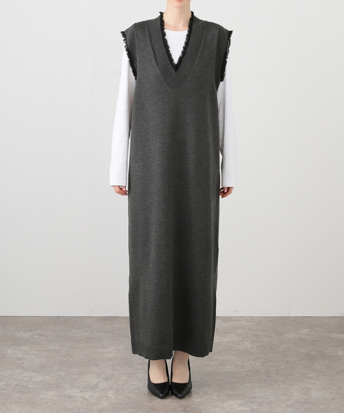 VERMEIL par iena(ヴェルメイユパーイエナ)の「woolmix フリルリブニットワンピース(ワンピース・レディース・ブラック/チャコールグレー・FREE)」の18枚目の写真