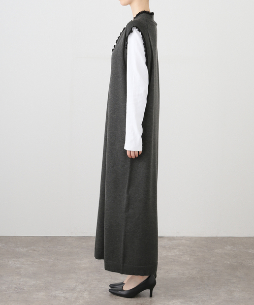 VERMEIL par iena(ヴェルメイユパーイエナ)の「woolmix フリルリブニットワンピース(ワンピース・レディース・ブラック/チャコールグレー・FREE)」の19枚目の写真