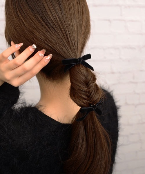 VIBGYOR Women（ヴィブジョー　ウィメン）の「【float】ベロア ミニリボン ヘアピン【2個セット】（ヘアピン・レディース・ブラック・FREE）」の3枚目の写真