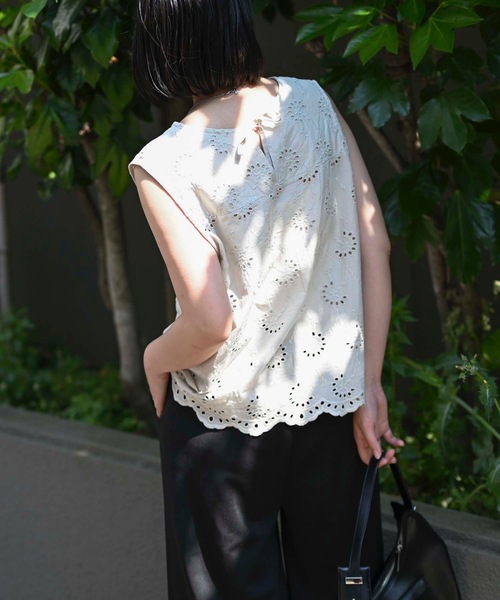 ＆HALF（アンドハーフ）の「インド綿刺繍ノースリーブブラウス（インド綿.インドコットン.コットン100%,綿100%）（シャツ/ブラウス・レディース・ネイビー/ライトグレー/グリーン/ブラック/オフホワイト・M/L）」の7枚目の写真