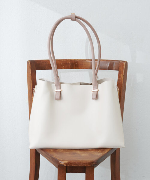 natural couture(ナチュラルクチュール)の「きれいめバイカラーA4BAG(ショルダーバッグ・レディース・アイボリー/ライトグレー/ブラウン・FREE)」の2枚目の写真
