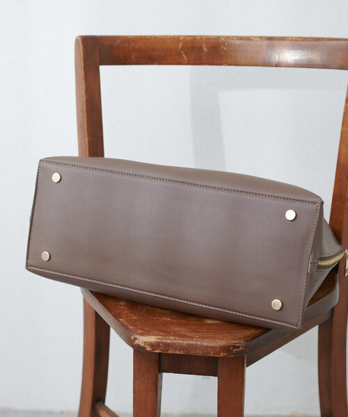 natural couture(ナチュラルクチュール)の「きれいめバイカラーA4BAG(ショルダーバッグ・レディース・アイボリー/ライトグレー/ブラウン・FREE)」の11枚目の写真
