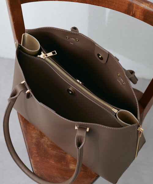 natural couture(ナチュラルクチュール)の「きれいめバイカラーA4BAG(ショルダーバッグ・レディース・アイボリー/ライトグレー/ブラウン・FREE)」の16枚目の写真