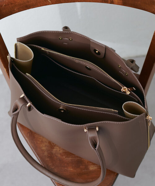natural couture(ナチュラルクチュール)の「きれいめバイカラーA4BAG(ショルダーバッグ・レディース・アイボリー/ライトグレー/ブラウン・FREE)」の17枚目の写真