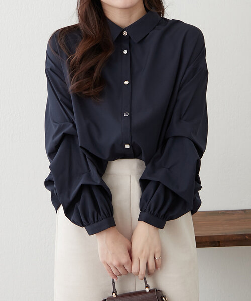 Remind me and forever（リマインドミーアンドフォーエバー）の「いろいろボタン、段々袖タケノコタックブラウス（シャツ/ブラウス・レディース・ネイビー/サックスブルー/オフホワイト/グレイッシュベージュ/ミント・FREE）」の4枚目の写真