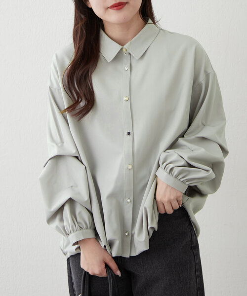 Remind me and forever（リマインドミーアンドフォーエバー）の「いろいろボタン、段々袖タケノコタックブラウス（シャツ/ブラウス・レディース・ネイビー/サックスブルー/オフホワイト/グレイッシュベージュ/ミント・FREE）」の3枚目の写真