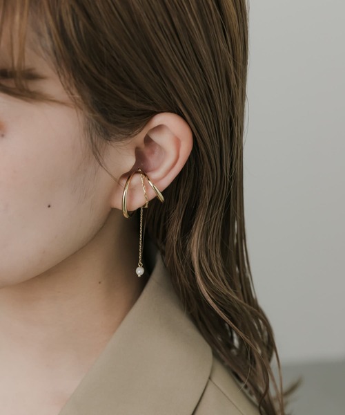 SMELLY（スメリー）の「『WEB/一部店舗限定』ドロップパールイヤカフ（イヤーカフ・レディース・ゴールド・-）」の4枚目の写真