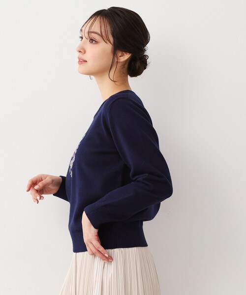 LAURA ASHLEY(ローラアシュレイ)の「【ハイゲージ】大判刺繍ニット(ニット/セーター・レディース・オフホワイト/ライトグリーン/ネイビー・40/38)」の14枚目の写真