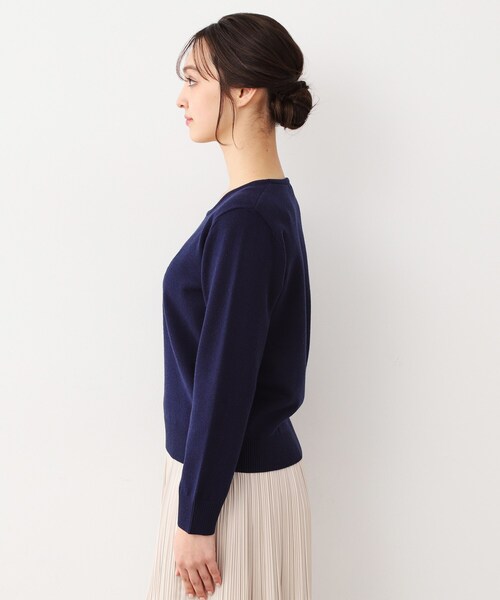 LAURA ASHLEY(ローラアシュレイ)の「【ハイゲージ】大判刺繍ニット(ニット/セーター・レディース・オフホワイト/ライトグリーン/ネイビー・40/38)」の9枚目の写真