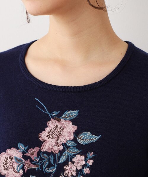 LAURA ASHLEY(ローラアシュレイ)の「【ハイゲージ】大判刺繍ニット(ニット/セーター・レディース・オフホワイト/ライトグリーン/ネイビー・40/38)」の7枚目の写真