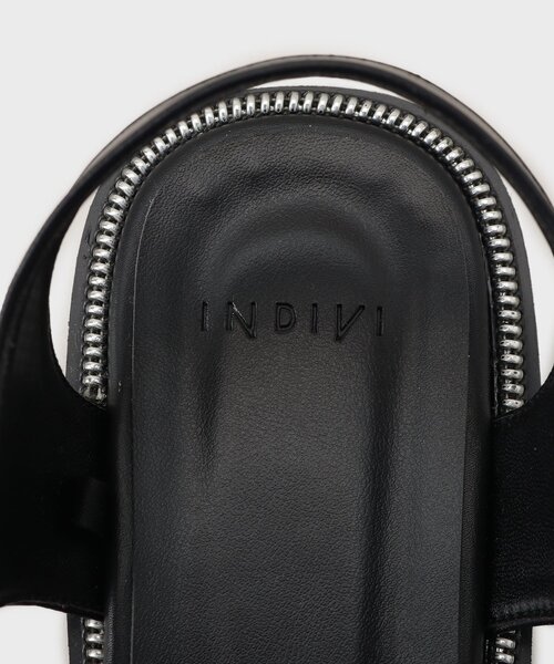 INDIVI（インディヴィ）の「【合皮】グルカフラットサンダル（サンダル・レディース・シルバー/ブラック・35/25/45）」の9枚目の写真
