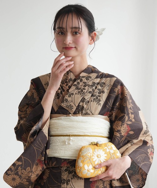 utatane(ウタタネ)の「かごバッグ フラワーステッチ ストーンツイストクラッチバッグ(ショルダーバッグ・レディース・イエロー・FREE)」の10枚目の写真