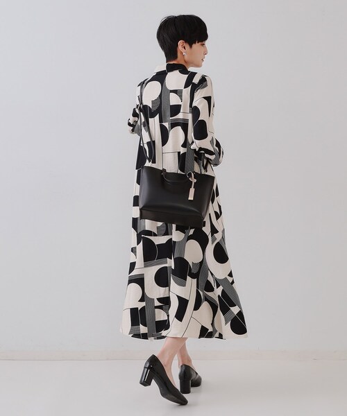 OPAQUE.CLIP（オペークドットクリップ）の「【2WAY】バイカラー3層ミドルトートバッグ（トートバッグ・レディース・ブラック系4/アイボリー系4/ピンク系9/ライトグレー系4/ベージュ系その他7/ブラウン系8・00）」の12枚目の写真