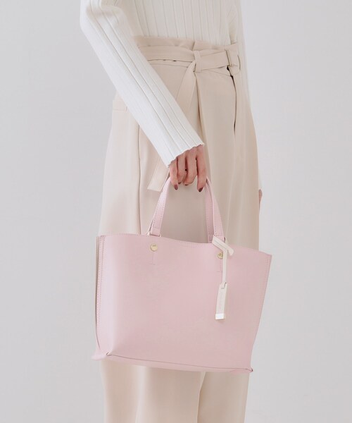 OPAQUE.CLIP（オペークドットクリップ）の「【2WAY】バイカラー3層ミドルトートバッグ（トートバッグ・レディース・ブラック系4/アイボリー系4/ピンク系9/ライトグレー系4/ベージュ系その他7/ブラウン系8・00）」の15枚目の写真