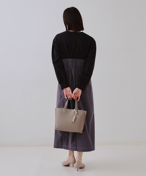 OPAQUE.CLIP（オペークドットクリップ）の「【2WAY】バイカラー3層ミドルトートバッグ（トートバッグ・レディース・ブラック系4/アイボリー系4/ピンク系9/ライトグレー系4/ベージュ系その他7/ブラウン系8・00）」の18枚目の写真