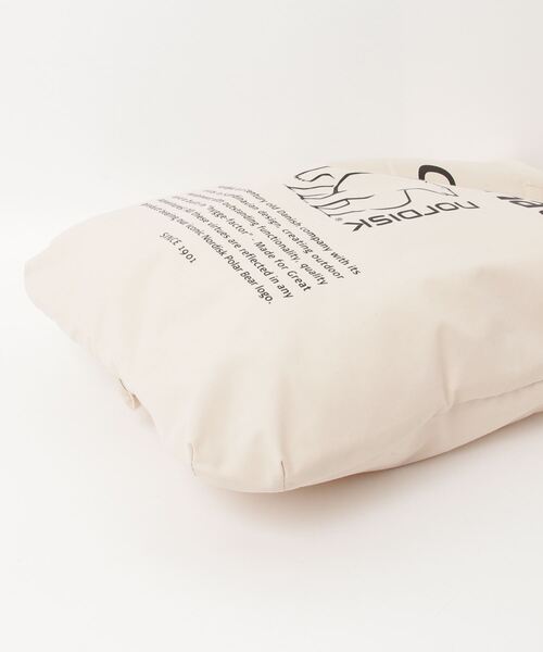 NORDISK(ノルディスク)の「NORDISK TECHNICAL COTTON PILLOW TOTE BAG NU01302(トートバッグ・メンズ・ブルー/オフホワイト・ONE SIZE)」の4枚目の写真