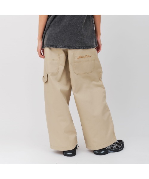 atmos pink(アトモスピンク)の「atmos pink Super Baggy Chino Pants / アトモス ピンク スーパー バギー チノパンツ(その他パンツ・レディース・ベージュ/ブラック/カーキ・M/S)」の7枚目の写真