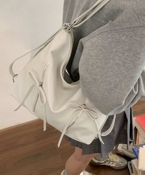 Per sist ence(パーシエンス)の「リボンジップデザイン2WAYバッグ/ショルダー&リュック(ショルダーバッグ・レディース・ブラック/ホワイト/ピンク/シルバー・FREE)」の2枚目の写真