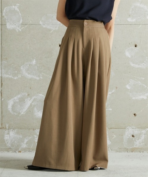 Soiunique（スワユニーク）の「落ち感素材たっぷりタックワイドパンツ ［Soiunique］（スラックス・レディース・ベージュ/グレー/ブラック・M/L/LL）」の3枚目の写真