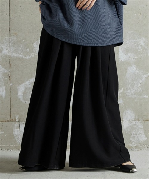 Soiunique（スワユニーク）の「落ち感素材たっぷりタックワイドパンツ ［Soiunique］（スラックス・レディース・ベージュ/グレー/ブラック・M/L/LL）」の2枚目の写真