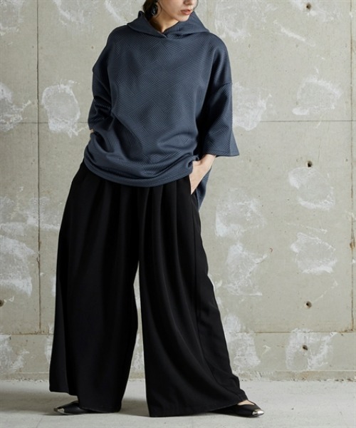 Soiunique（スワユニーク）の「落ち感素材たっぷりタックワイドパンツ ［Soiunique］（スラックス・レディース・ベージュ/グレー/ブラック・M/L/LL）」の4枚目の写真