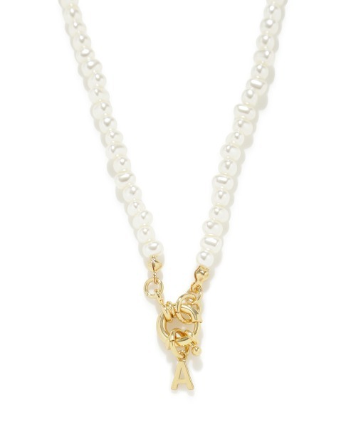 Mila Owen(ミラオーウェン)の「アルファベットチャームパールチョーカー(ネックレス・レディース・R/K/M/A/H・FREE)」の2枚目の写真