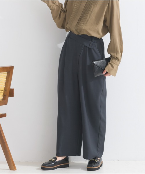 OandI（オーアンドアイ）の「アシメラップドレープパンツ（その他パンツ・レディース・ライトベージュ/チャコールグレー/ブラウン・FREE）」の2枚目の写真