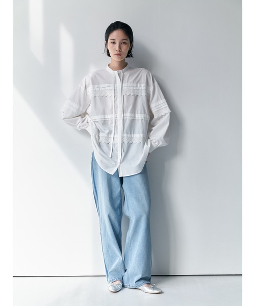 Brown&Street(ブラウンアンドストリート)の「オーバーサイズレースシャツ(シャツ/ブラウス・レディース・ホワイト/ブラック・FREE)」の3枚目の写真