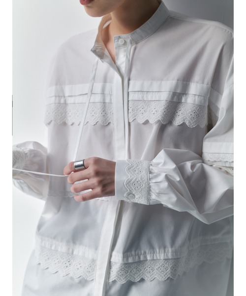Brown&Street(ブラウンアンドストリート)の「オーバーサイズレースシャツ(シャツ/ブラウス・レディース・ホワイト/ブラック・FREE)」の5枚目の写真