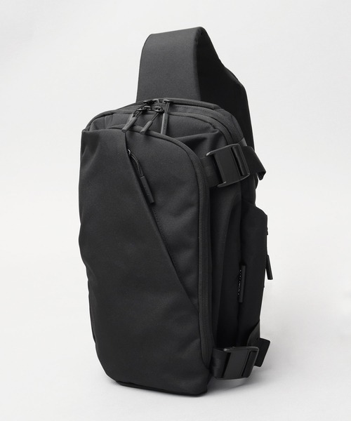 NAUTICA（ノーティカ）の「CORDURAポリエステル マグネットバックル 縦型 スリングバッグ ボディバッグ 大容量 スリーブポケット付き（ボディバッグ/ウエストポーチ・メンズ・ブラック・FREE）」の2枚目の写真