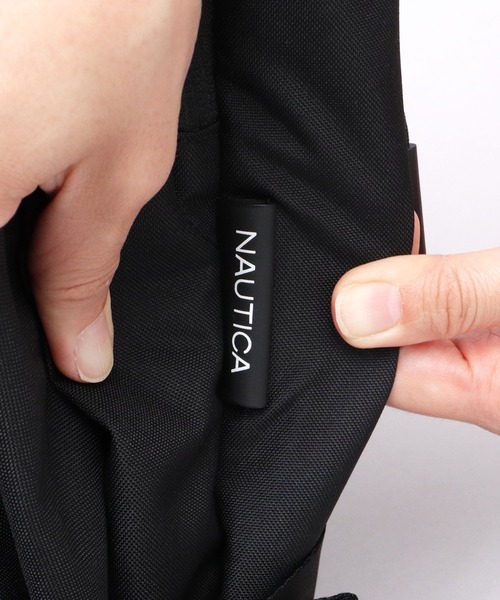NAUTICA（ノーティカ）の「CORDURAポリエステル マグネットバックル 縦型 スリングバッグ ボディバッグ 大容量 スリーブポケット付き（ボディバッグ/ウエストポーチ・メンズ・ブラック・FREE）」の5枚目の写真