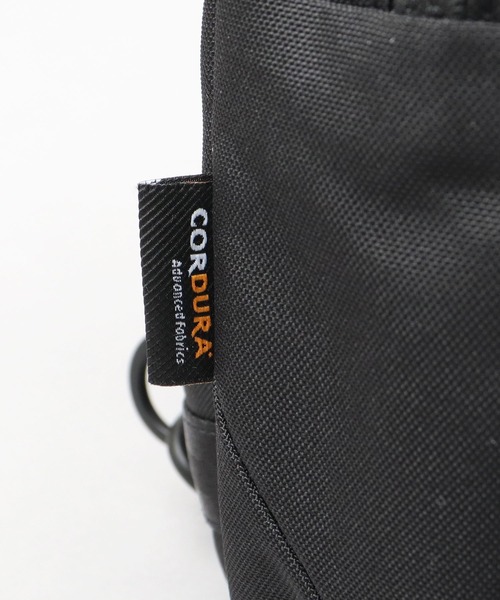NAUTICA（ノーティカ）の「CORDURAポリエステル マグネットバックル 縦型 スリングバッグ ボディバッグ 大容量 スリーブポケット付き（ボディバッグ/ウエストポーチ・メンズ・ブラック・FREE）」の7枚目の写真