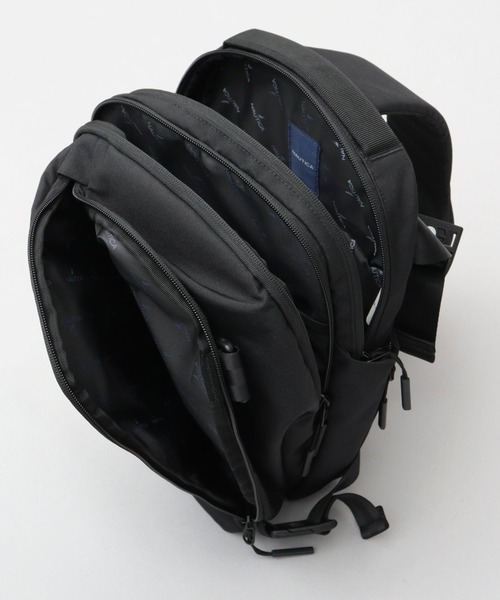 NAUTICA（ノーティカ）の「CORDURAポリエステル マグネットバックル 縦型 スリングバッグ ボディバッグ 大容量 スリーブポケット付き（ボディバッグ/ウエストポーチ・メンズ・ブラック・FREE）」の8枚目の写真
