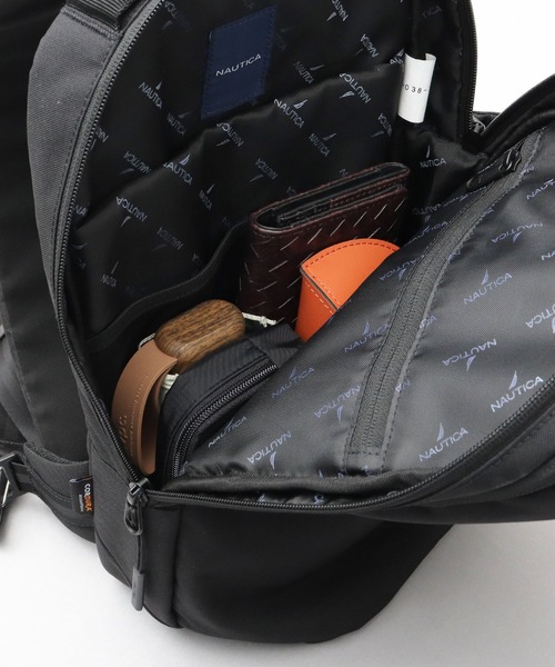 NAUTICA（ノーティカ）の「CORDURAポリエステル マグネットバックル 縦型 スリングバッグ ボディバッグ 大容量 スリーブポケット付き（ボディバッグ/ウエストポーチ・メンズ・ブラック・FREE）」の9枚目の写真