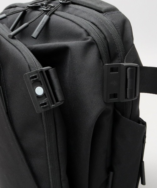 NAUTICA（ノーティカ）の「CORDURAポリエステル マグネットバックル 縦型 スリングバッグ ボディバッグ 大容量 スリーブポケット付き（ボディバッグ/ウエストポーチ・メンズ・ブラック・FREE）」の13枚目の写真