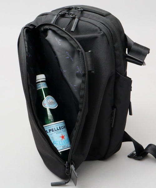 NAUTICA（ノーティカ）の「CORDURAポリエステル マグネットバックル 縦型 スリングバッグ ボディバッグ 大容量 スリーブポケット付き（ボディバッグ/ウエストポーチ・メンズ・ブラック・FREE）」の14枚目の写真