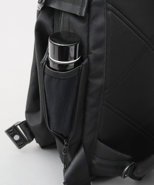 NAUTICA（ノーティカ）の「CORDURAポリエステル マグネットバックル 縦型 スリングバッグ ボディバッグ 大容量 スリーブポケット付き（ボディバッグ/ウエストポーチ・メンズ・ブラック・FREE）」の17枚目の写真