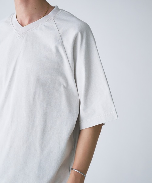 Adoon plain(アドーンプレーン)の「VINTAGE LIKE SHALLOW V-NECK DRAWCORD T-SHIRT / ビンテージライク浅VネックドローコードTシャツ(Tシャツ/カットソー・メンズ・グレー/ブラック/アイボリー・MEDIUM/LARGE)」の8枚目の写真
