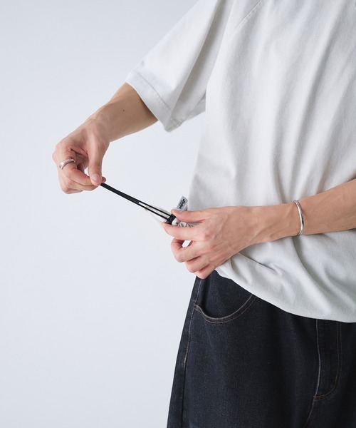 Adoon plain(アドーンプレーン)の「VINTAGE LIKE SHALLOW V-NECK DRAWCORD T-SHIRT / ビンテージライク浅VネックドローコードTシャツ(Tシャツ/カットソー・メンズ・グレー/ブラック/アイボリー・MEDIUM/LARGE)」の9枚目の写真