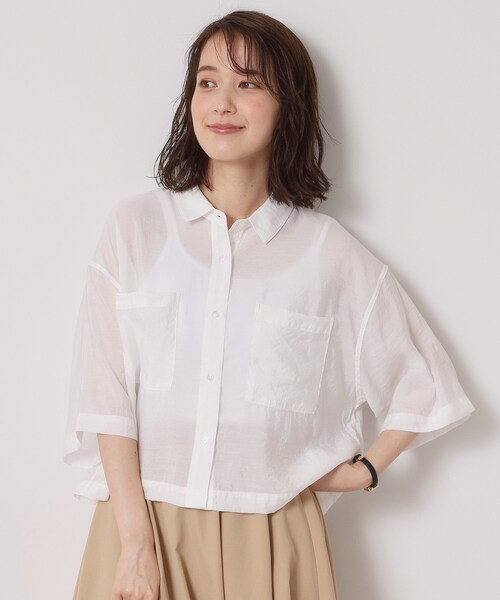 ITS'DEMO（イッツデモ）の「【手洗い可】シアーショート丈シャツ（シャツ/ブラウス・レディース・ブルー/ブラック/オフホワイト/キャメル・00）」の2枚目の写真